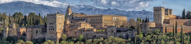 alhambra fästning palats i granada Spanien på solnedgång foto