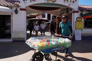 cabo san lucas, mexico - januari 25 2018 - pacific kust stad är fullt med folk av turist foto