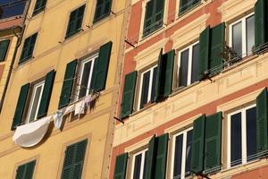 camogli hus kläder torkning till de Sol foto