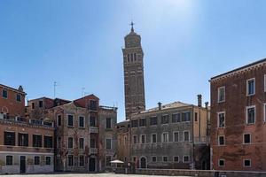 helgon stephen krokig på sned torn bälge i Venedig foto