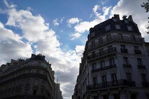 paris tak skorsten och byggnad Stadsutsikt foto