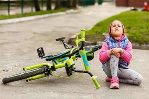 faller cykel olycka foto