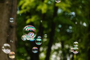 tvål bubblor, naturlig bakgrund foto