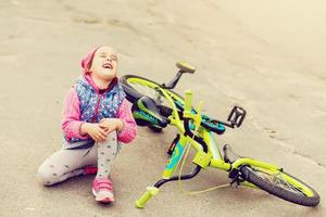 faller cykel olycka foto