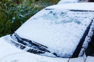 falla sovande våt snö bil snöfall av våt snö snö liggande på de bil foto