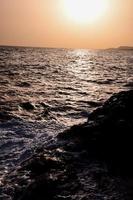 hav över de solnedgång foto