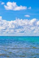 tropisk landskap panorama se till cozumel ö stadsbild Mexiko. foto