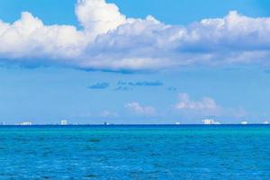 tropisk landskap panorama se till cozumel ö stadsbild Mexiko. foto