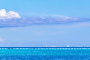 tropisk landskap panorama se till cozumel ö stadsbild Mexiko. foto