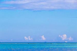 tropisk landskap panorama se till cozumel ö stadsbild Mexiko. foto