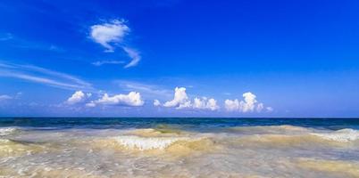 tropisk mexikansk strand klart turkost vatten playa del carmen mexico. foto