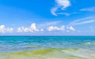 tropisk mexikansk strand klart turkost vatten playa del carmen mexico. foto