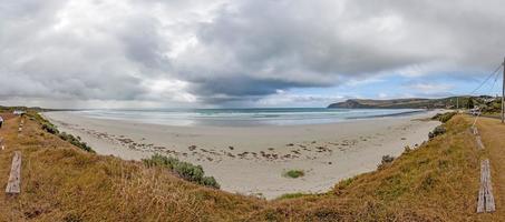panorama bild av doughmore strand i irland under en stormig dag foto