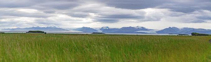 panorama- bild av vatnajoekull glaciär tungor från hoefn by under dagtid foto