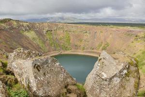 panorama- se över kerio vulkan krater i sydlig island i sommar under dagtid foto