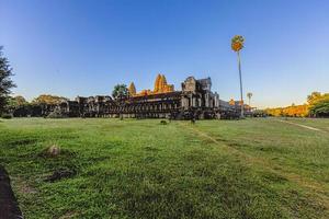 mystisk och känd ruiner av ankare wat i cambodia med Nej människor i sommar foto