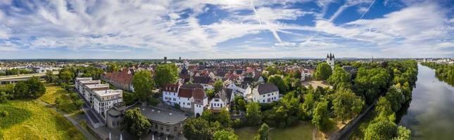 antenn Drönare bild av de historisk stad av steinheim nära hanau på flod huvud i Tyskland foto