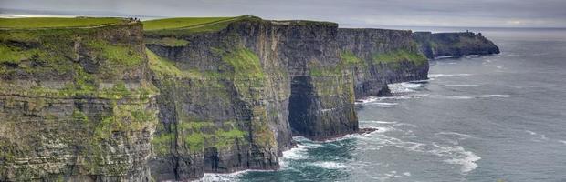 se över de klippor av moher i irland foto