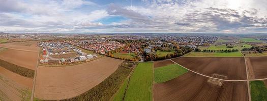 Drönare panorama över hessian stad friedberg under de dag i höst foto