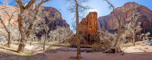 intryck från vandring spår till tall bäck kanjon förbise i de zion nationell parkera foto