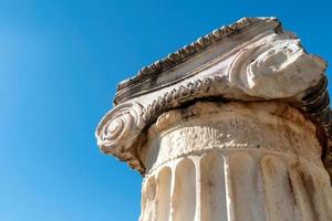 delphi, grekland gammal marmor kolumn foto