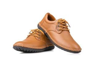 ny brun män läder skor. studio skott isolerat på vit foto