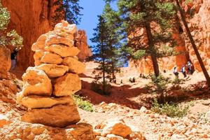 Bryce Canyon National Park, Utah, 2020 - människor som vandrar i en dal foto