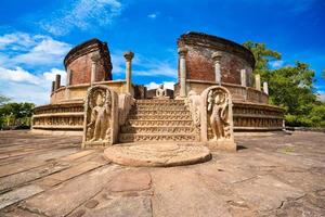 forntida watadagaya fördärvar vid Polonnaruwa, Sri Lanka foto