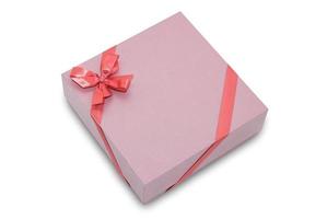 gåva låda med band rosett isolerat på vit foto