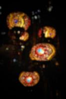 en knippa av traditionell årgång turkiska lampor i de gåva affär på Kalkon. foto