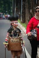 jakarta, indonesien i november 2022. ung barn varierar från dagis till elementärt skola är tar del i de nationell skärgård dansa konkurrens. foto