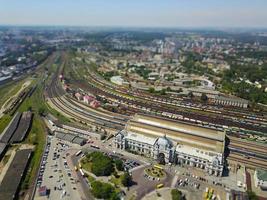 Ukraina, lviv, järnväg station, tåg station, från quadcopter, Drönare foto