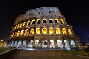 rom, Italien, colosseum gammal gammal byggnad gladiator slåss på natt. foto