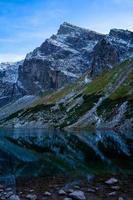 hög tatra berg höst solig dag, avkopplande landskap, alp se. naturlig se under sommar vandring i highlands med toppar och klippig kullar se. nationell parkera i polen. foto