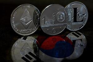 bitcoin litecoin guld oss dollar och söder korea flagga foto