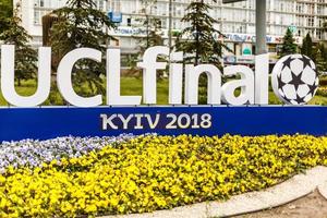 Kiev, ukraina - Maj, 24, 2018 officiell hashtag uclfinal installation på de gata i Kiev, ukraina innan 2018 uefa mästare liga slutlig foto