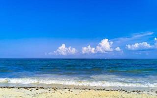 tropisk karibiska strand klar turkos vatten playa del carmen Mexiko. foto