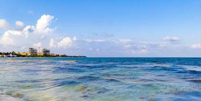 tropisk karibiska strand klar turkos vatten playa del carmen Mexiko. foto