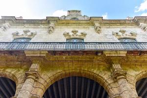 palacio de los capitanes generales på torg de armas fyrkant i havana vieja den är de före detta officiell bostad av de guvernörer kaptener allmän av havana kuba foto