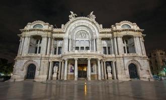 palacio de bellas artes - palats av bra konst, natt foto