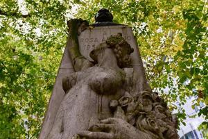 monument av hyllning till rosa araujo rådman och president av de kommun i de 1870 -talet han var en bra promotor av de öppning av avenida da liberdade i lissabon portugal foto