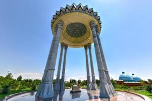 minnesmärke till de offer av undertryckande i Tasjkent uzbekistan foto