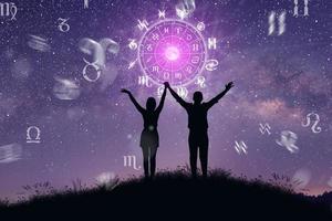 zodiac hjul. astrologi och par koncept. foto