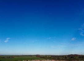 skön antenn se av stad luton stad av England bara innan solnedgång foto