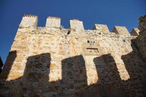 vägg av alanya slott i alanya stad, antalya, turkiye foto
