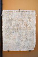 inskrift i antalya etnografi museum, antalya, turkiye foto