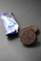 dhaka bangladesh 23: e Maj 2021. oreo choklad kex på tallrik foto