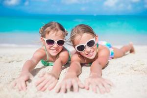 stänga upp barn på de strand foto