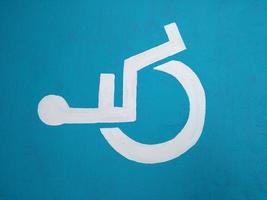 rullstol, handikappade eller tillgänglighet parkering eller tillgång tecken platt blå ikon för appar och skriva ut foto