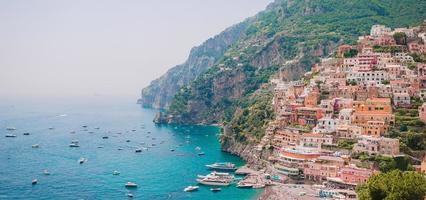 skön kust städer av Italien - naturskön positano i amalfi kust foto